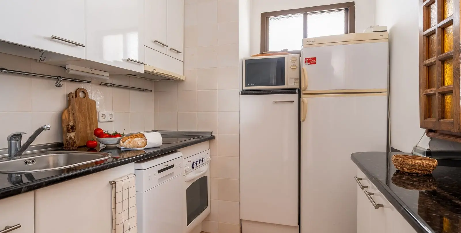 Venta de apartamento en planta media en Estepona 6