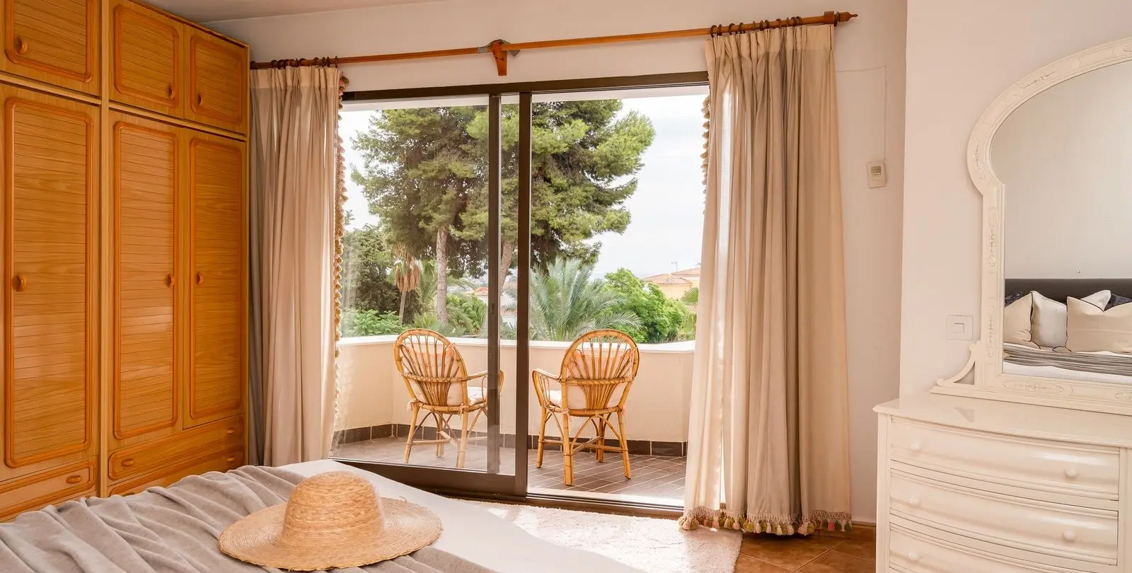 Venta de apartamento en planta media en Estepona 11