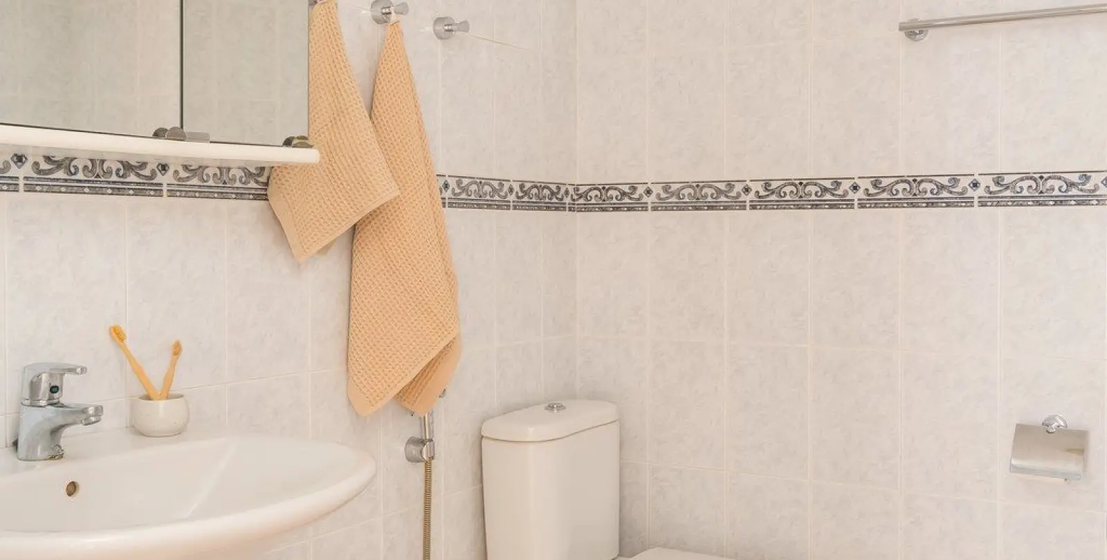 Venta de apartamento en planta media en Estepona 13
