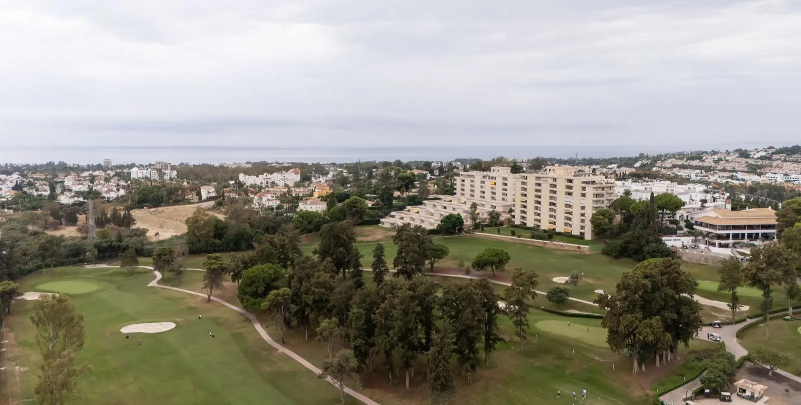 Venta de apartamento en planta media en Estepona 21