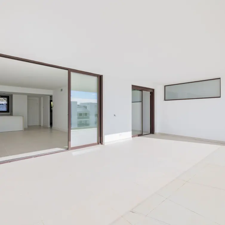 Venta de apartamento en planta media en Higueron