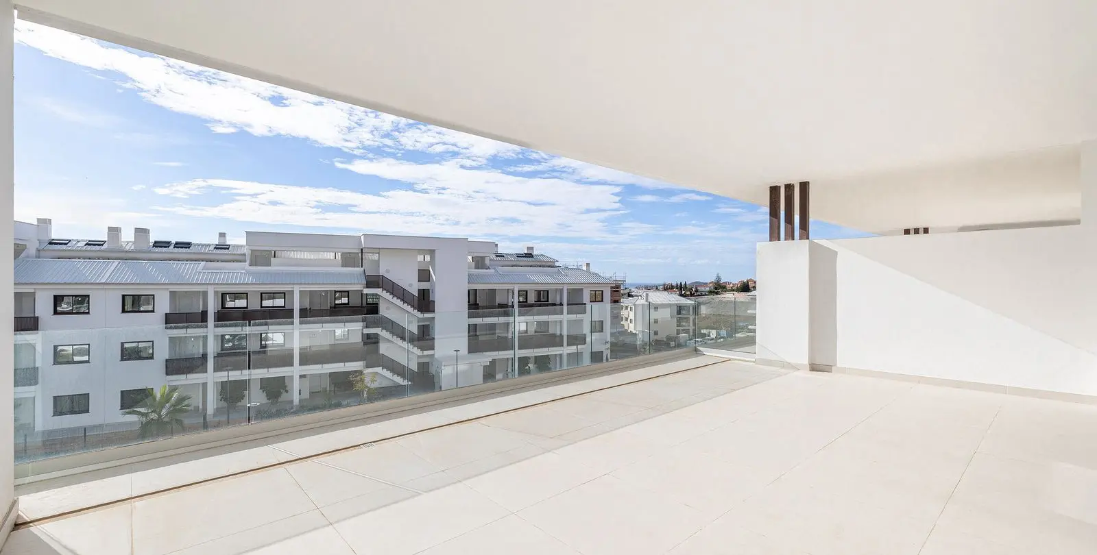 Venta de apartamento en planta media en Higueron 2