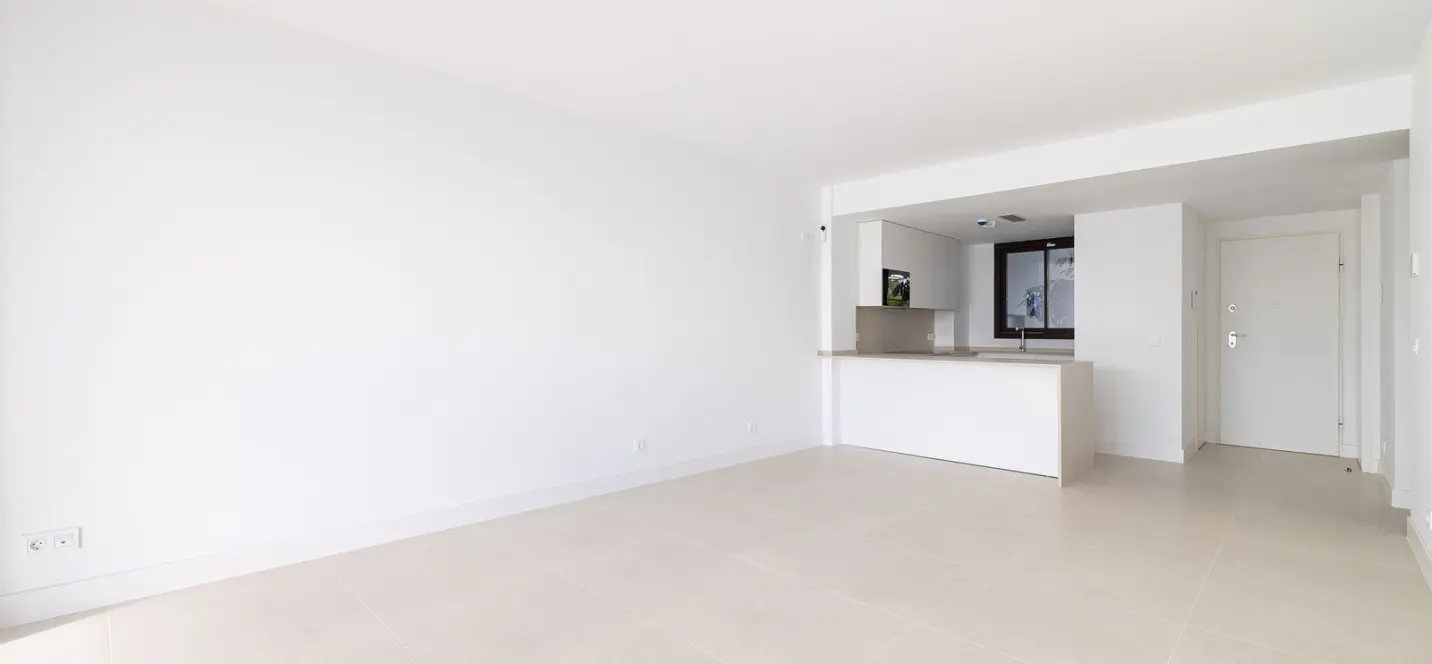 Venta de apartamento en planta media en Higueron 2