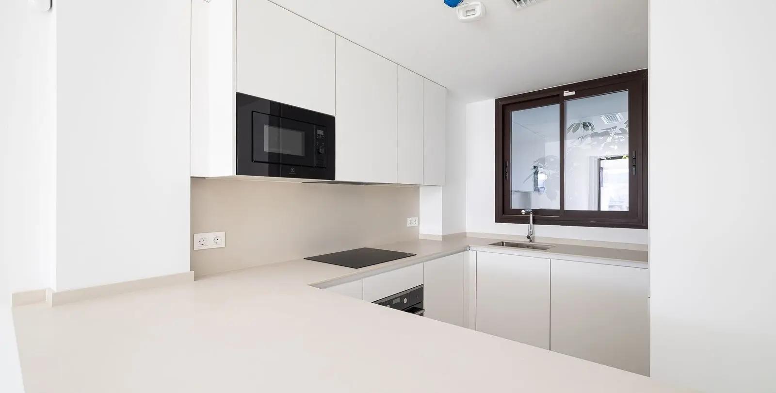 Venta de apartamento en planta media en Higueron 5