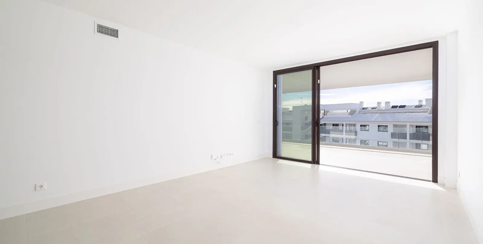 Venta de apartamento en planta media en Higueron 6