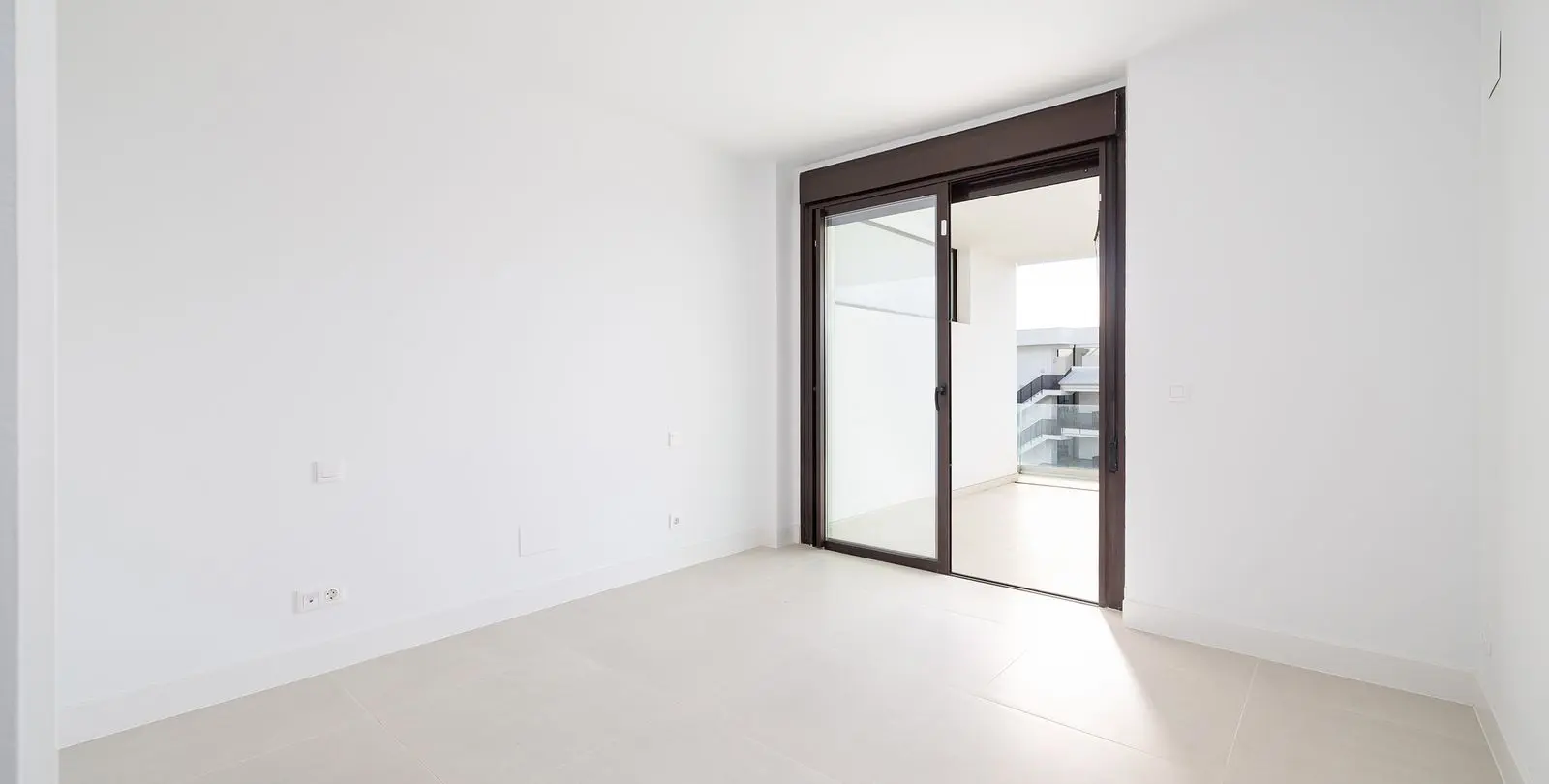 Venta de apartamento en planta media en Higueron 8