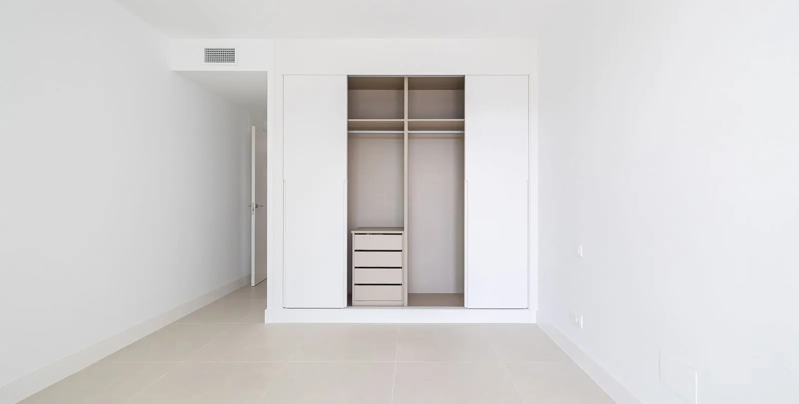 Venta de apartamento en planta media en Higueron 9