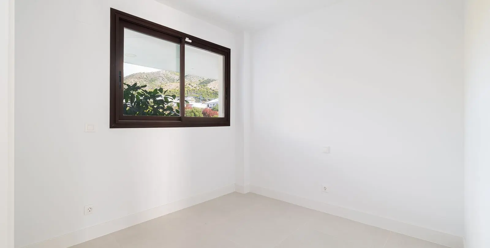 Venta de apartamento en planta media en Higueron 11
