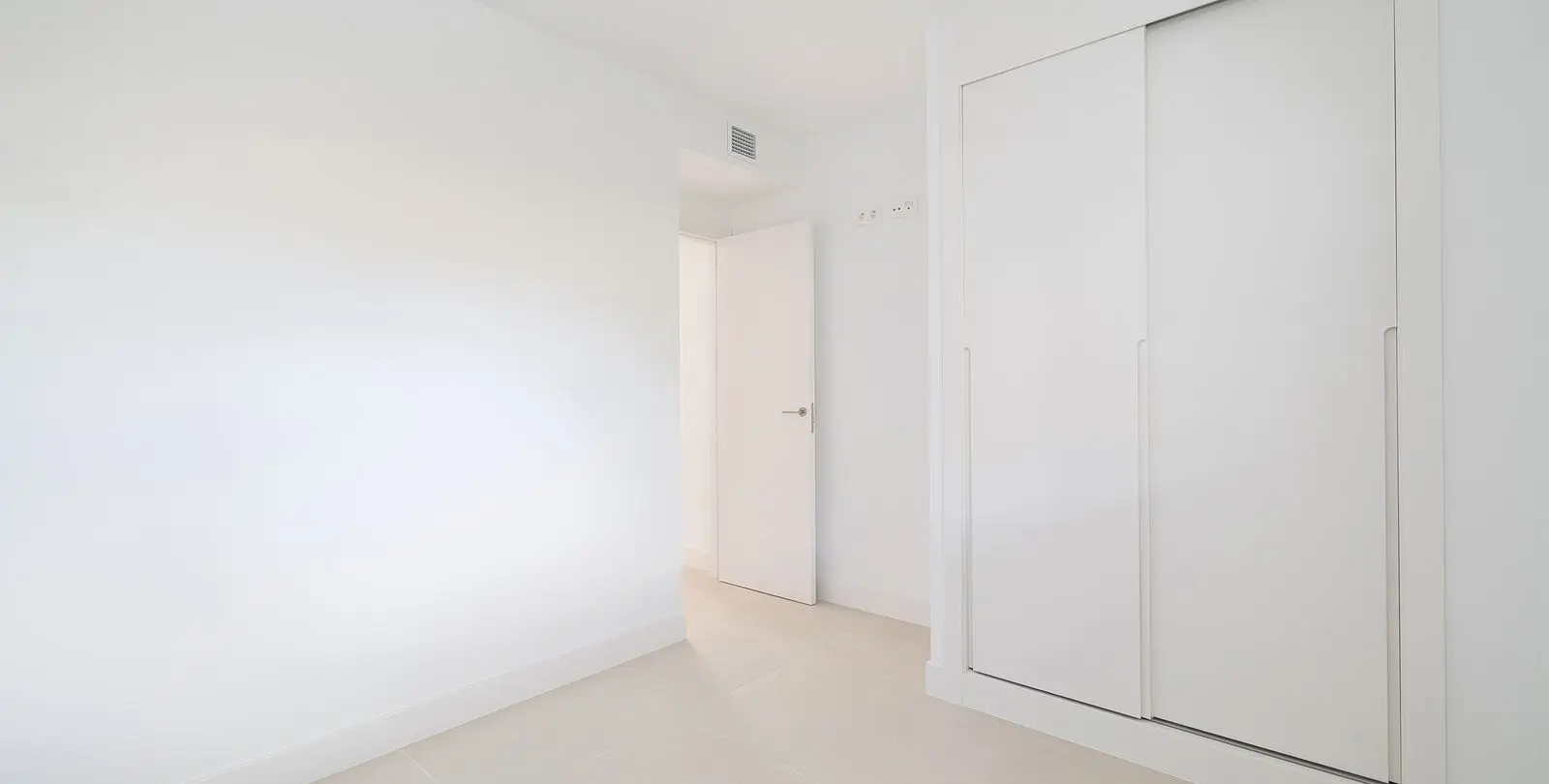 Venta de apartamento en planta media en Higueron 12