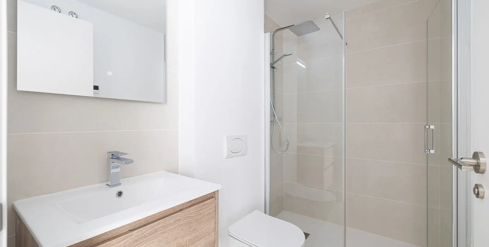 Venta de apartamento en planta media en Higueron 13