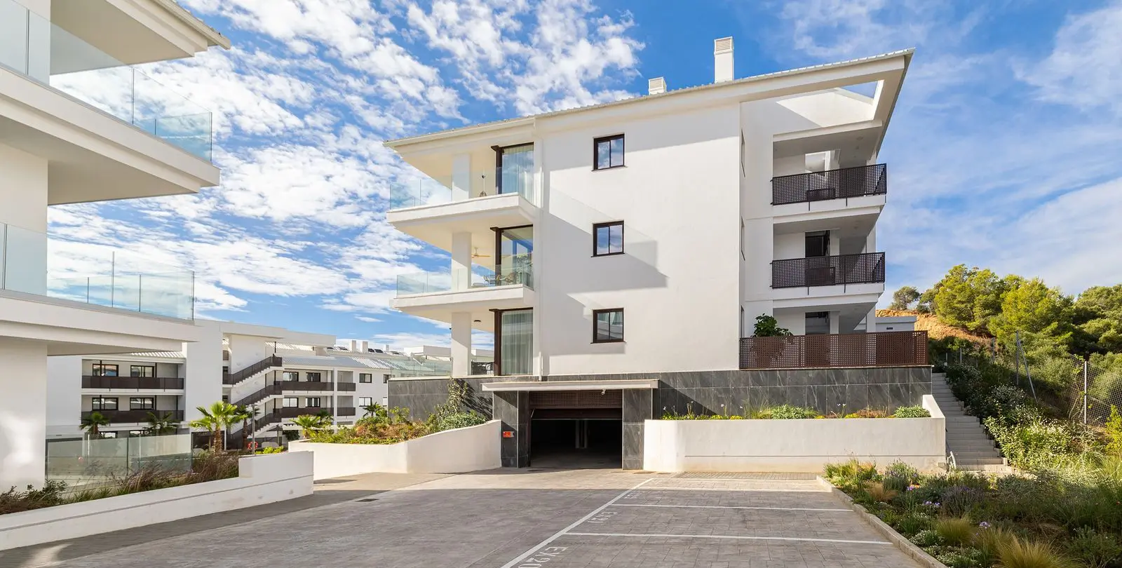 Venta de apartamento en planta media en Higueron 15