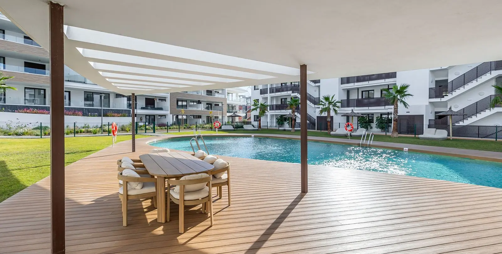 Venta de apartamento en planta media en Higueron 16