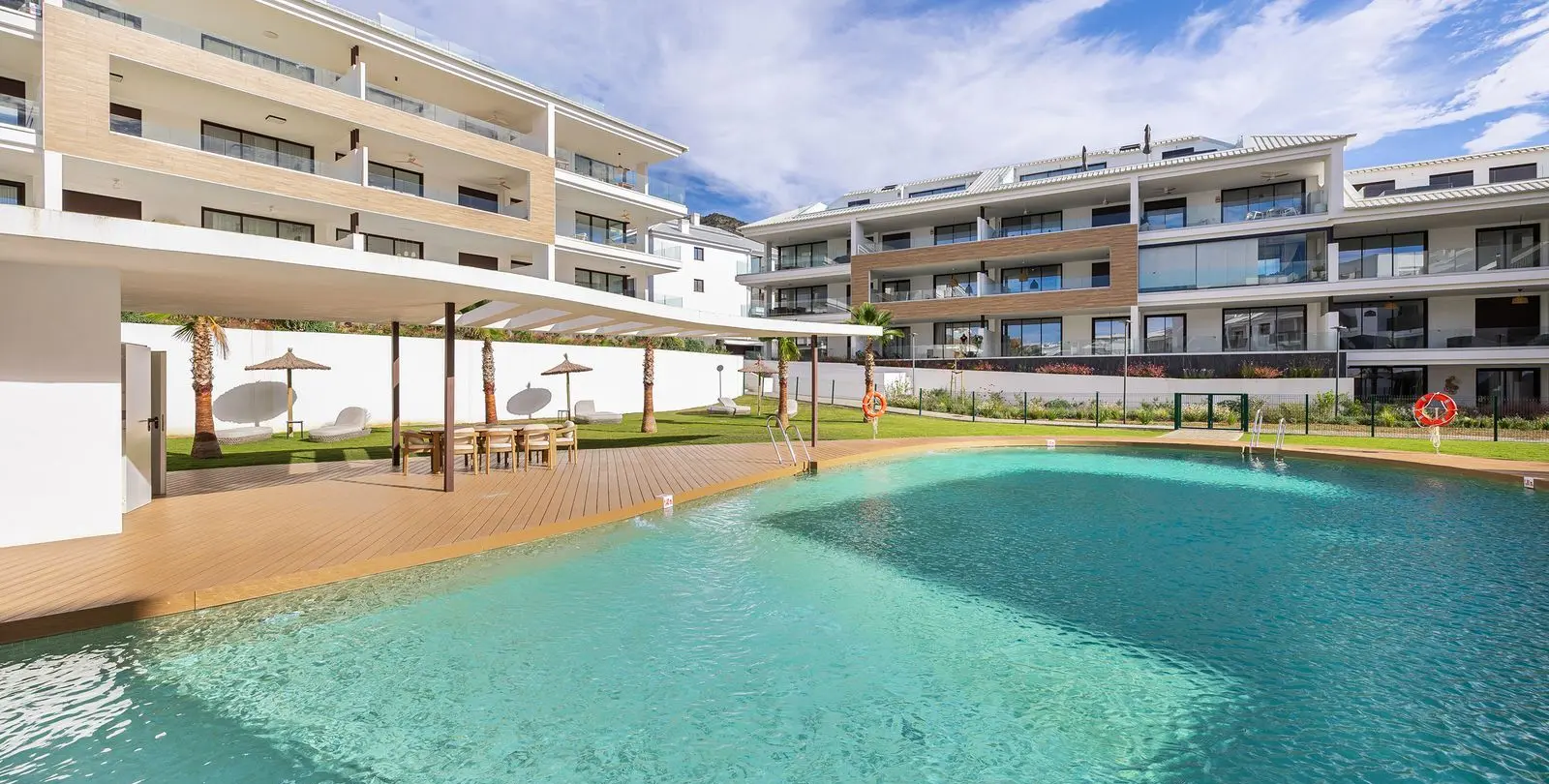 Venta de apartamento en planta media en Higueron 19
