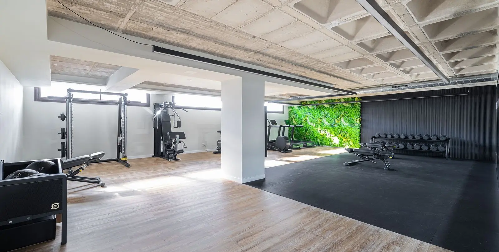 Venta de apartamento en planta media en Higueron 21