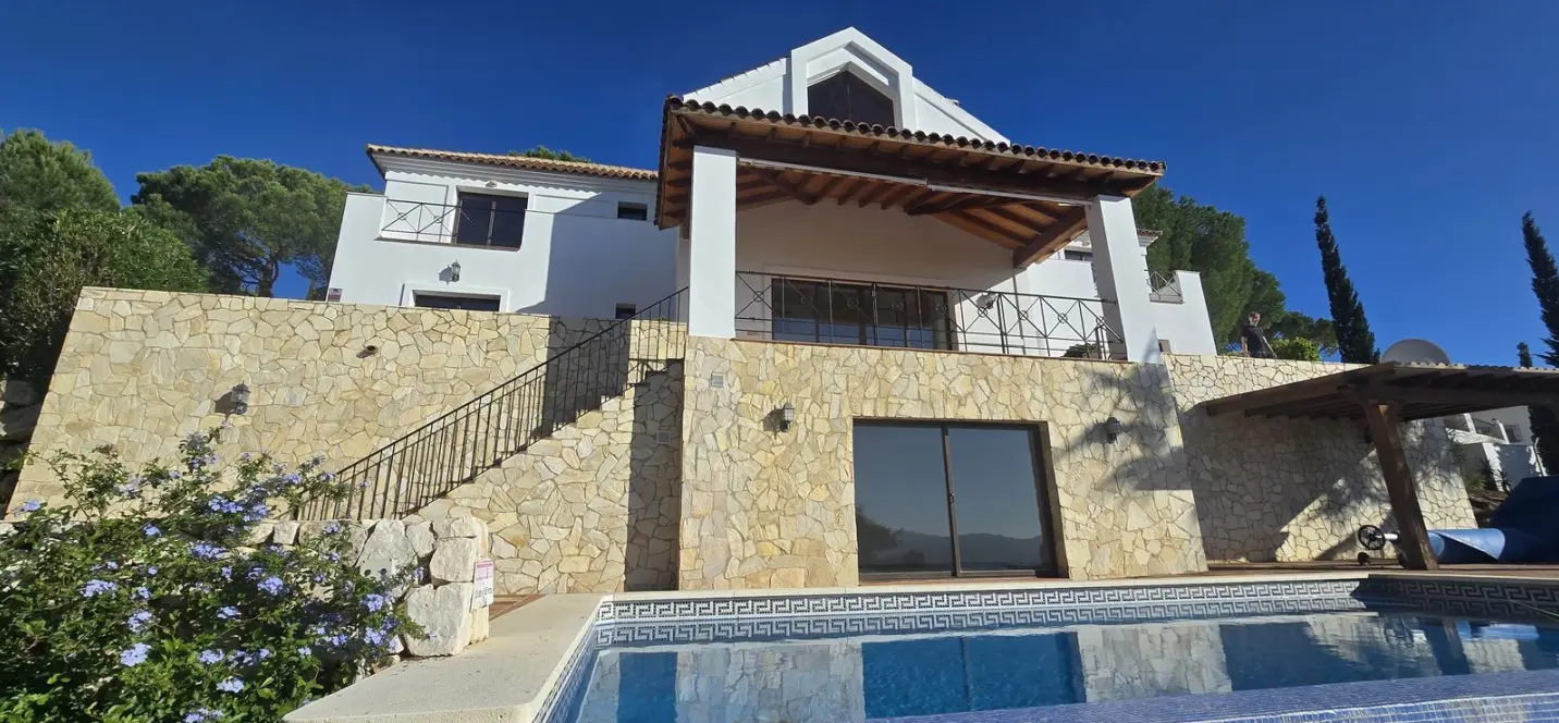 Продажа  отдельно стоящей виллы в Mijas 2