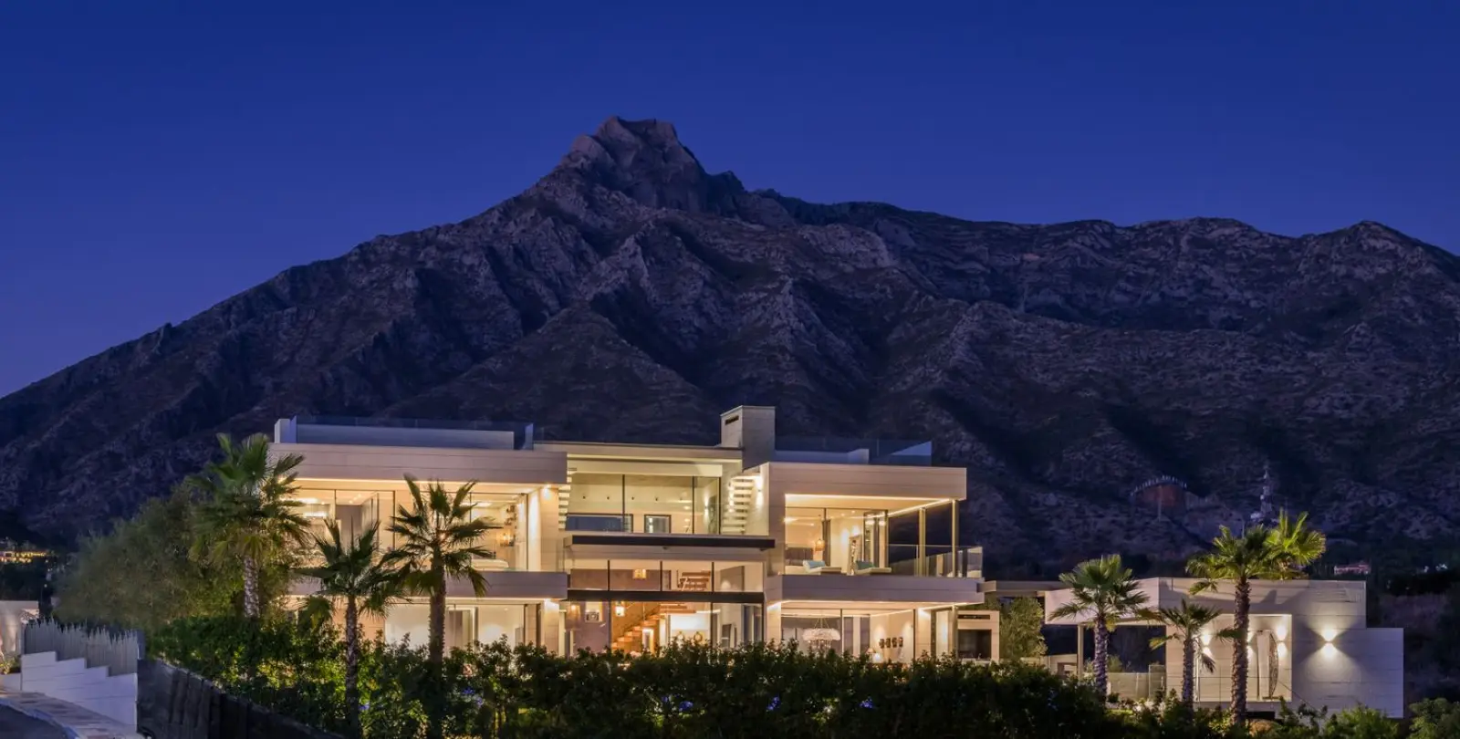 Venta de villa independiente en Nagüeles 5