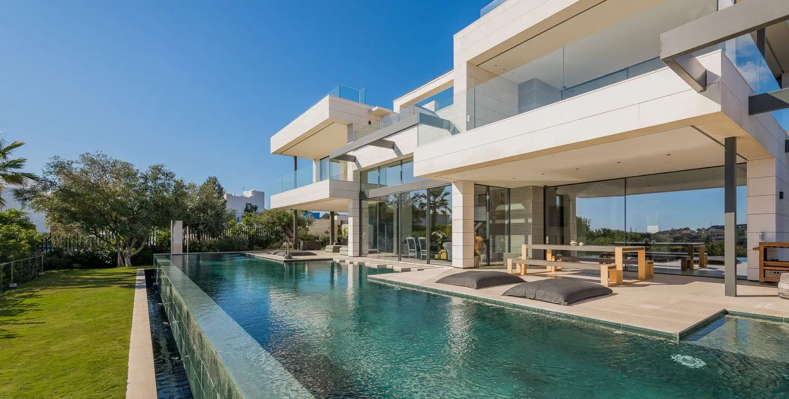 Venta de villa independiente en Nagüeles 8