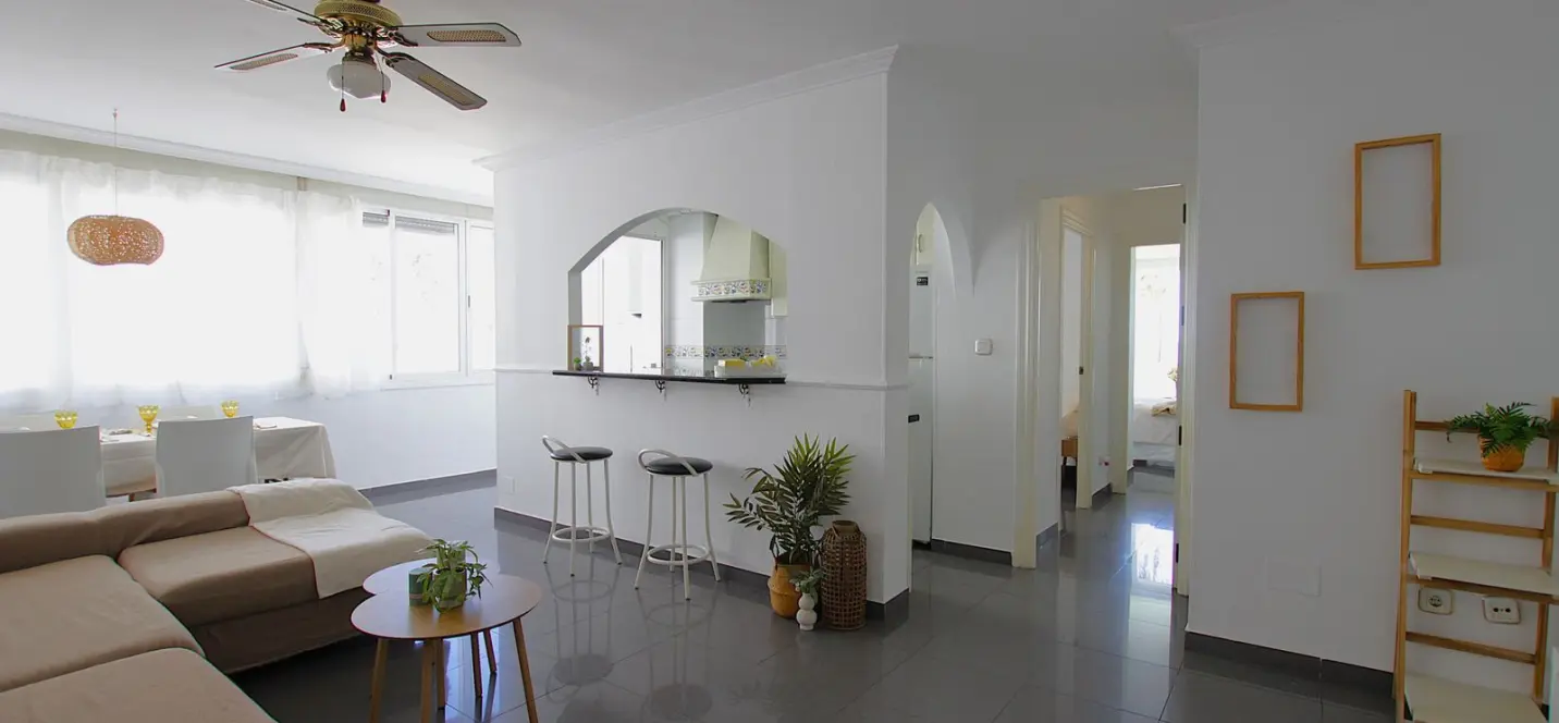 Venta de apartamento en planta media en Benalmadena Costa 2