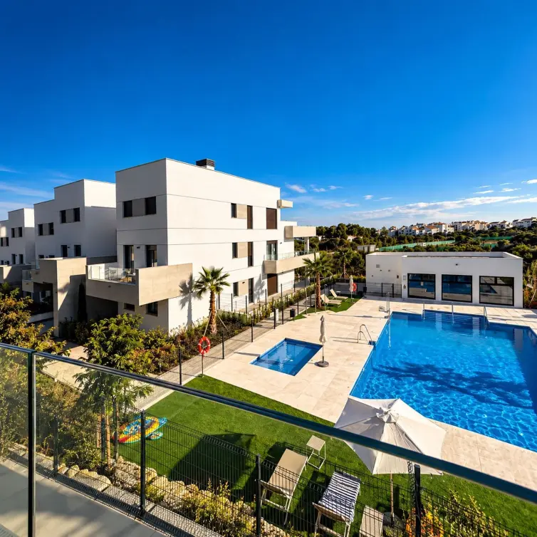 Venta de apartamento en planta media en Estepona