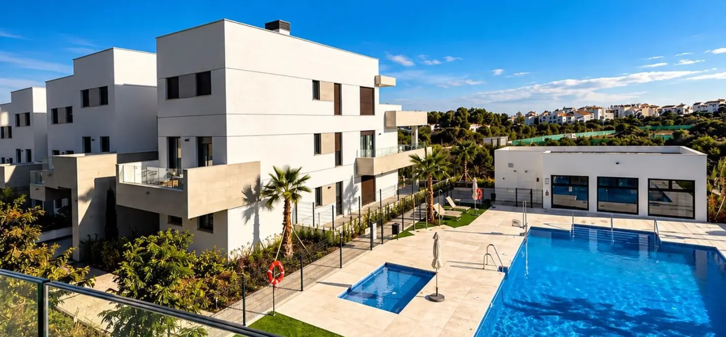 Venta de apartamento en planta media en Estepona 0