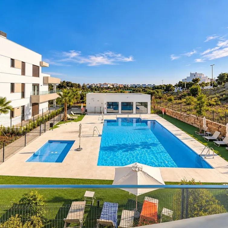 Venta de apartamento en planta media en Estepona