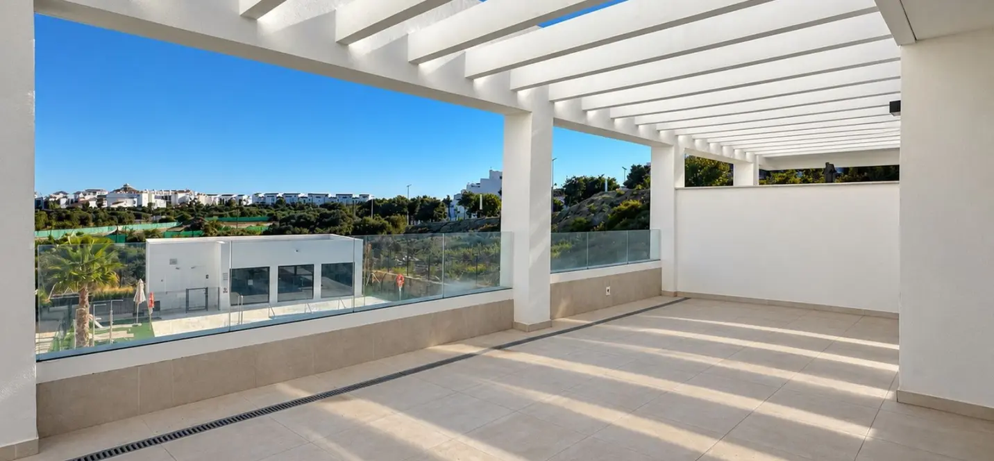Venta de apartamento en planta media en Estepona 2