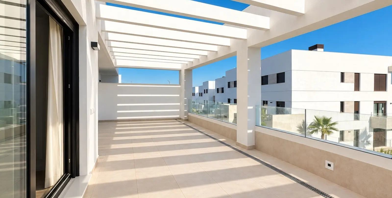 Venta de apartamento en planta media en Estepona 4