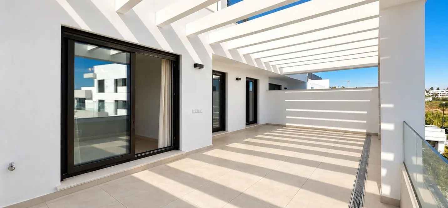 Venta de apartamento en planta media en Estepona 4
