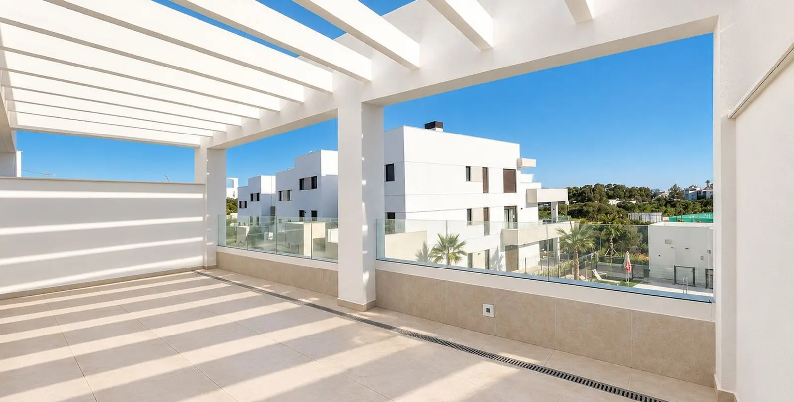 Venta de apartamento en planta media en Estepona 6