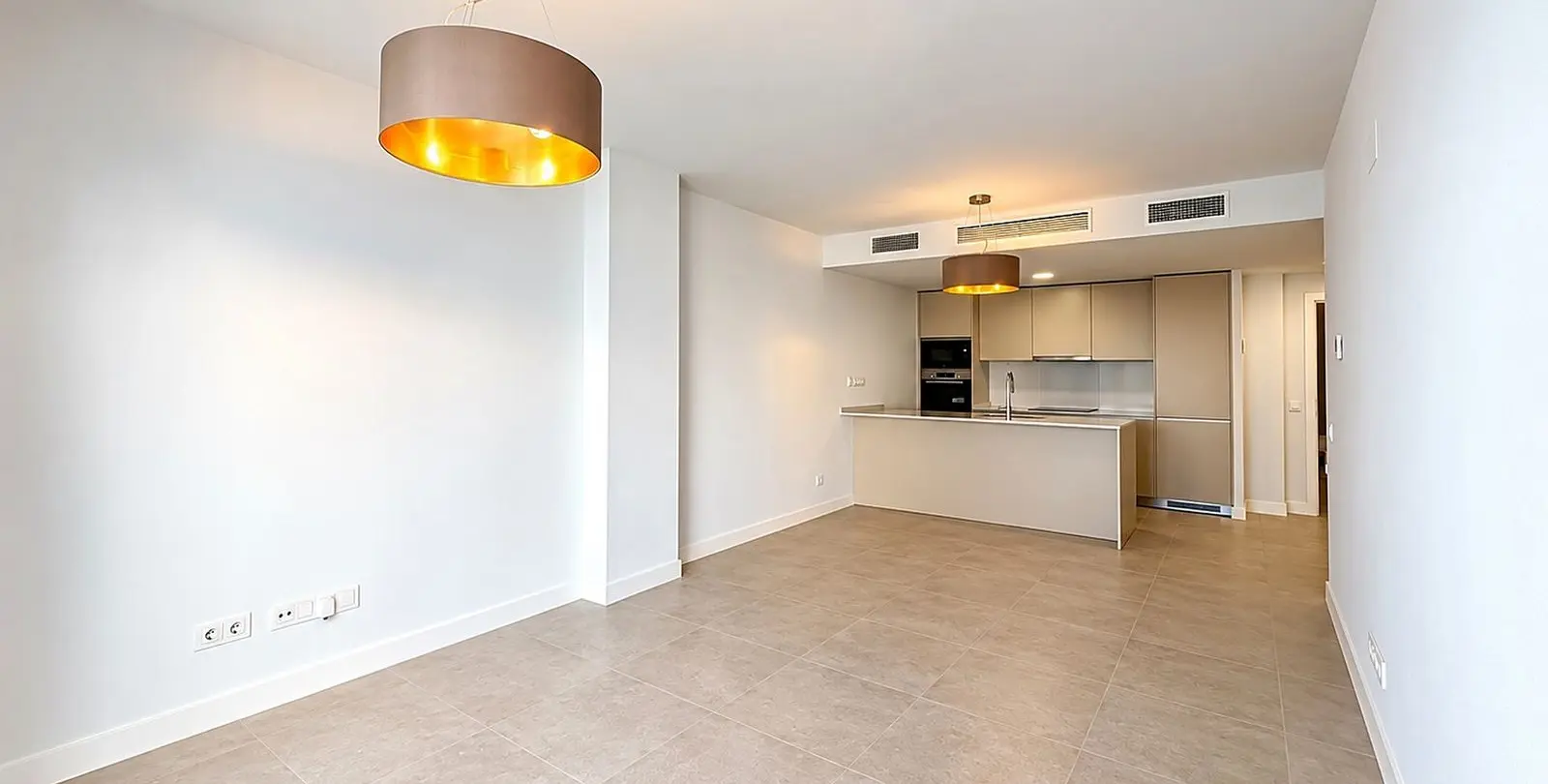 Venta de apartamento en planta media en Estepona 7