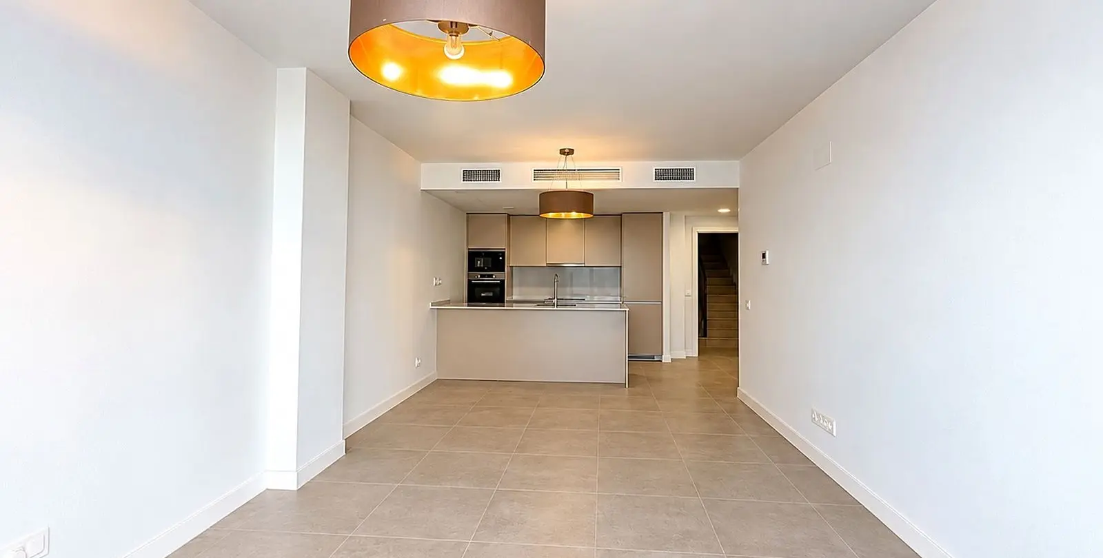Venta de apartamento en planta media en Estepona 8