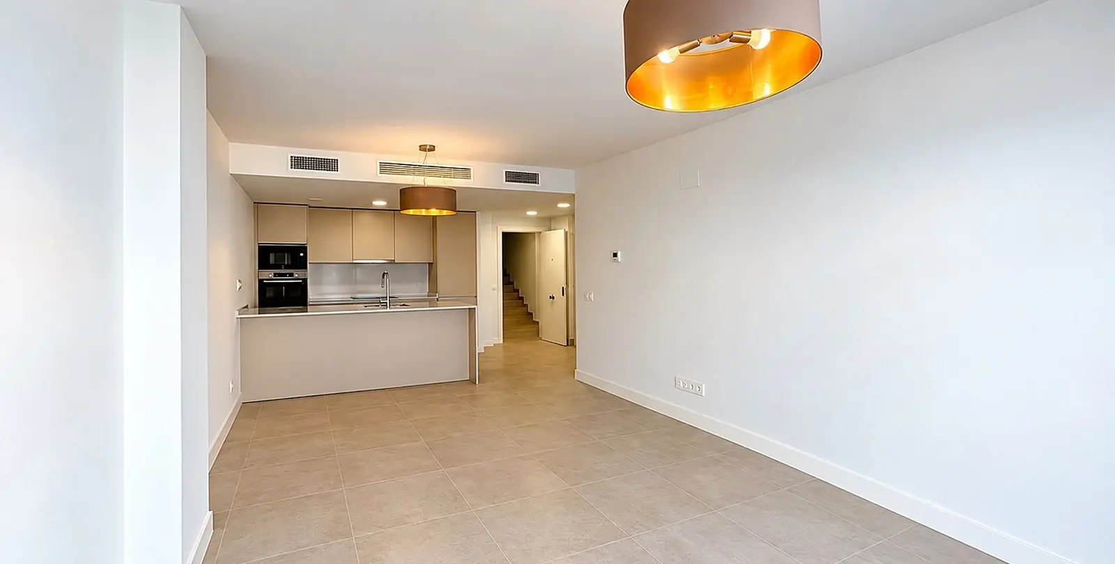 Venta de apartamento en planta media en Estepona 9