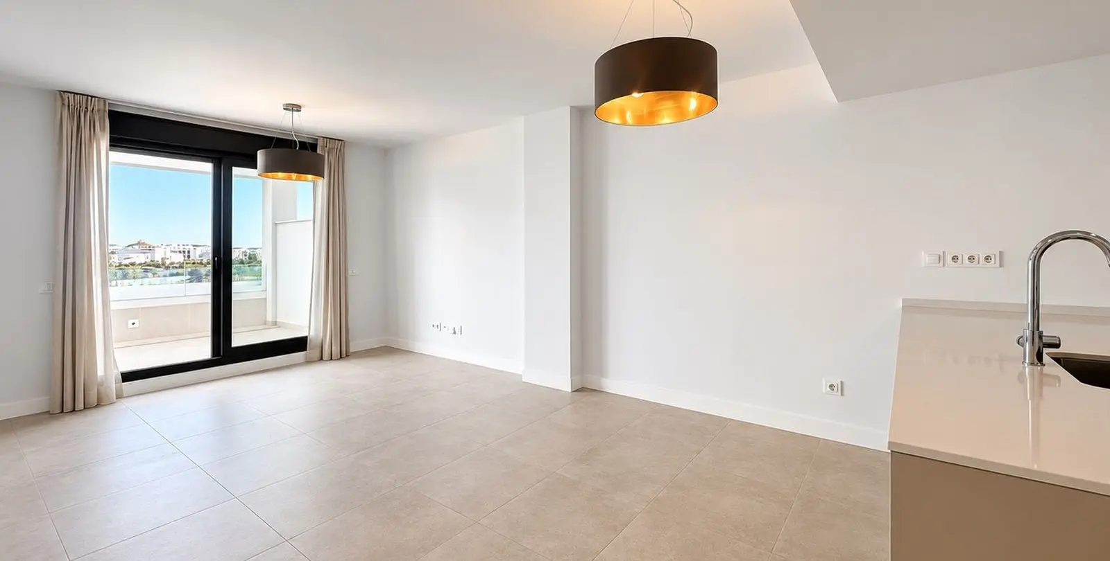 Venta de apartamento en planta media en Estepona 10