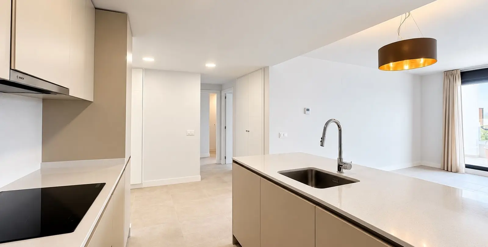 Venta de apartamento en planta media en Estepona 12