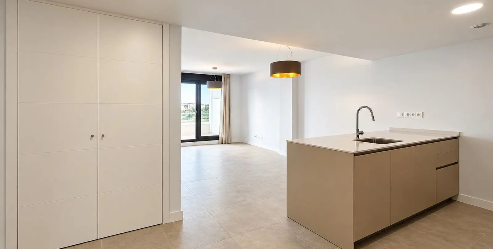 Venta de apartamento en planta media en Estepona 13