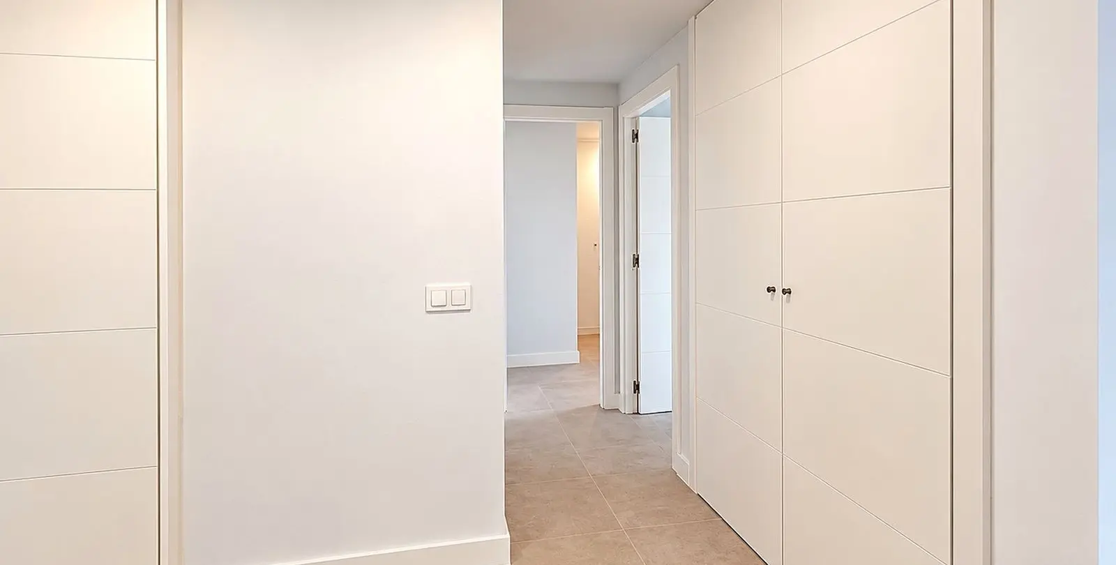 Venta de apartamento en planta media en Estepona 18