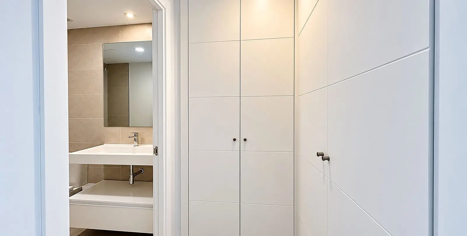 Venta de apartamento en planta media en Estepona 25