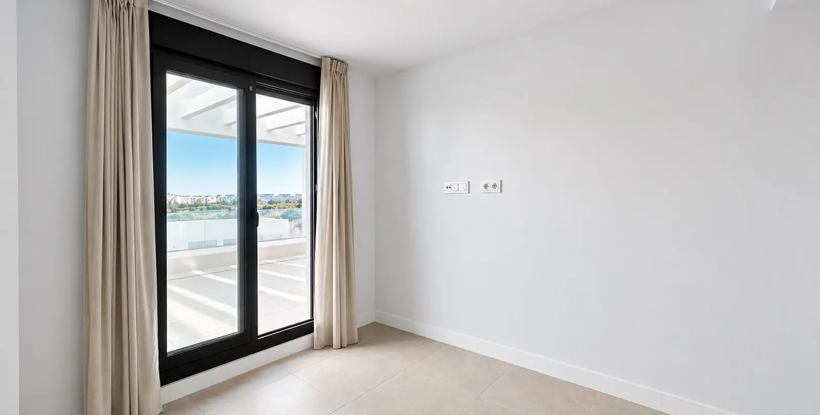 Venta de apartamento en planta media en Estepona 29
