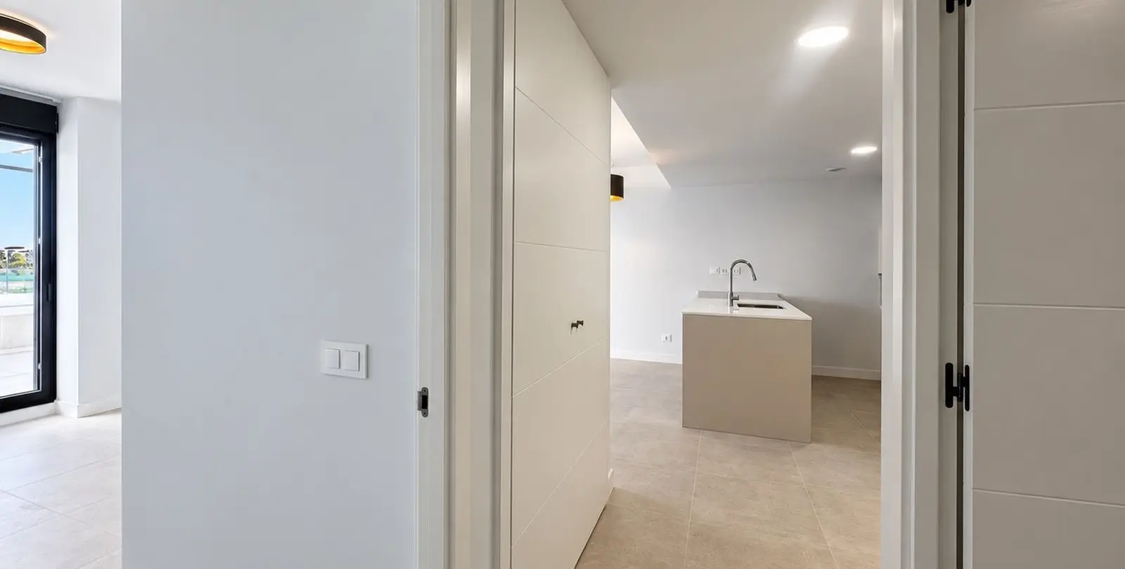 Venta de apartamento en planta media en Estepona 30