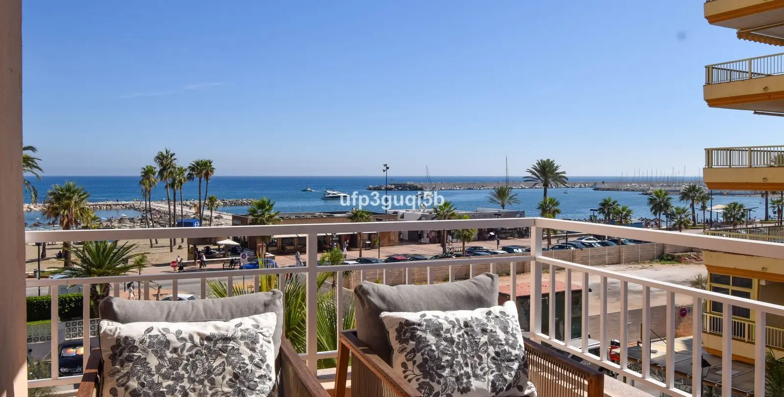 Venta de apartamento en planta media en Fuengirola 1