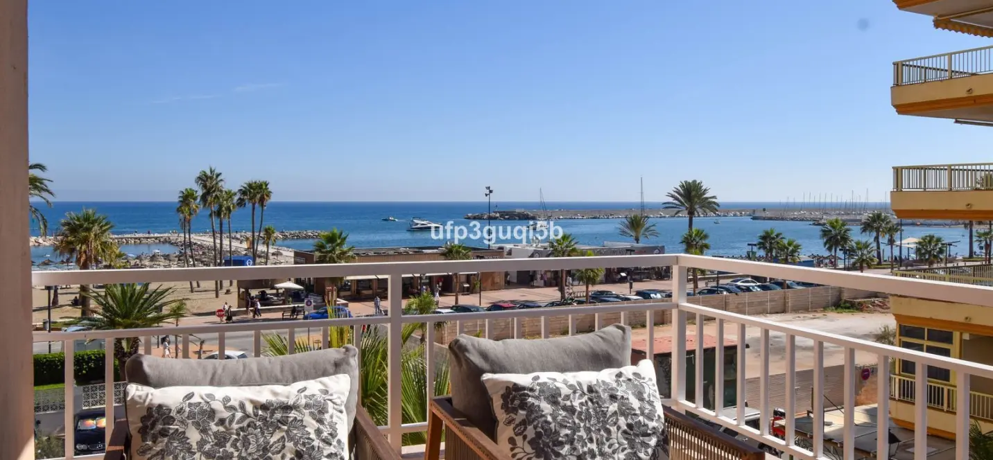 Venta de apartamento en planta media en Fuengirola 0