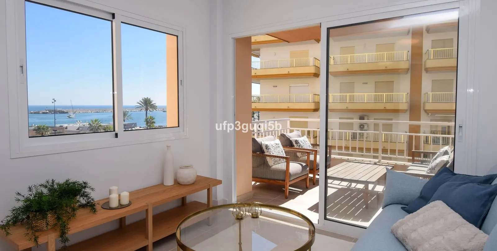 Venta de apartamento en planta media en Fuengirola 2
