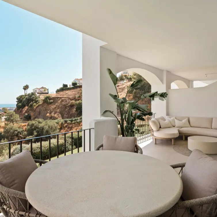 Venta de apartamento en planta media en Benahavís