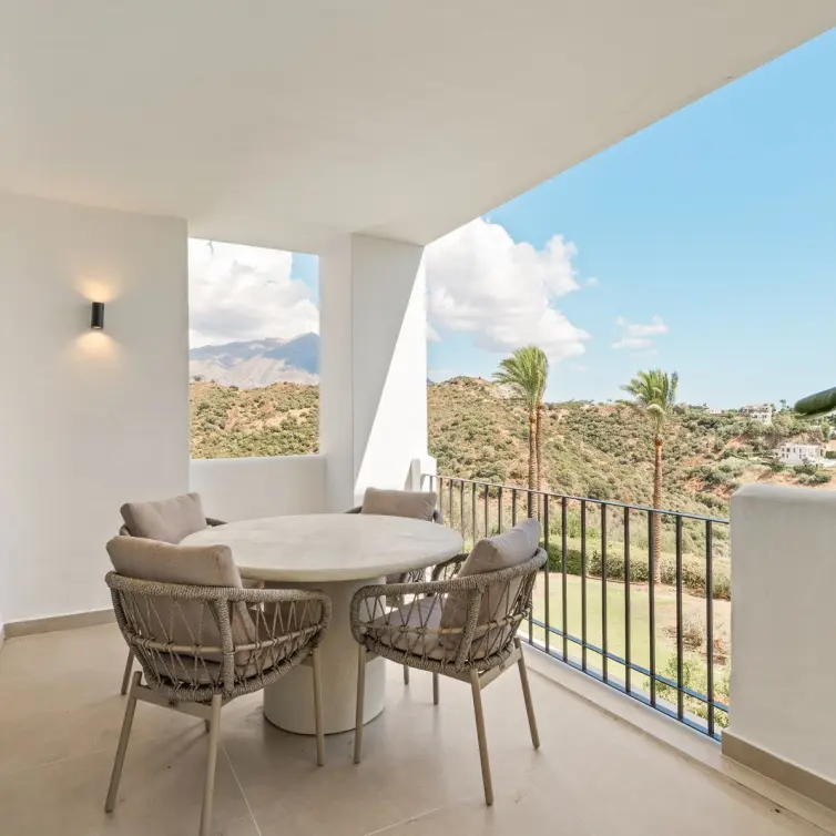 Venta de apartamento en planta media en Benahavís