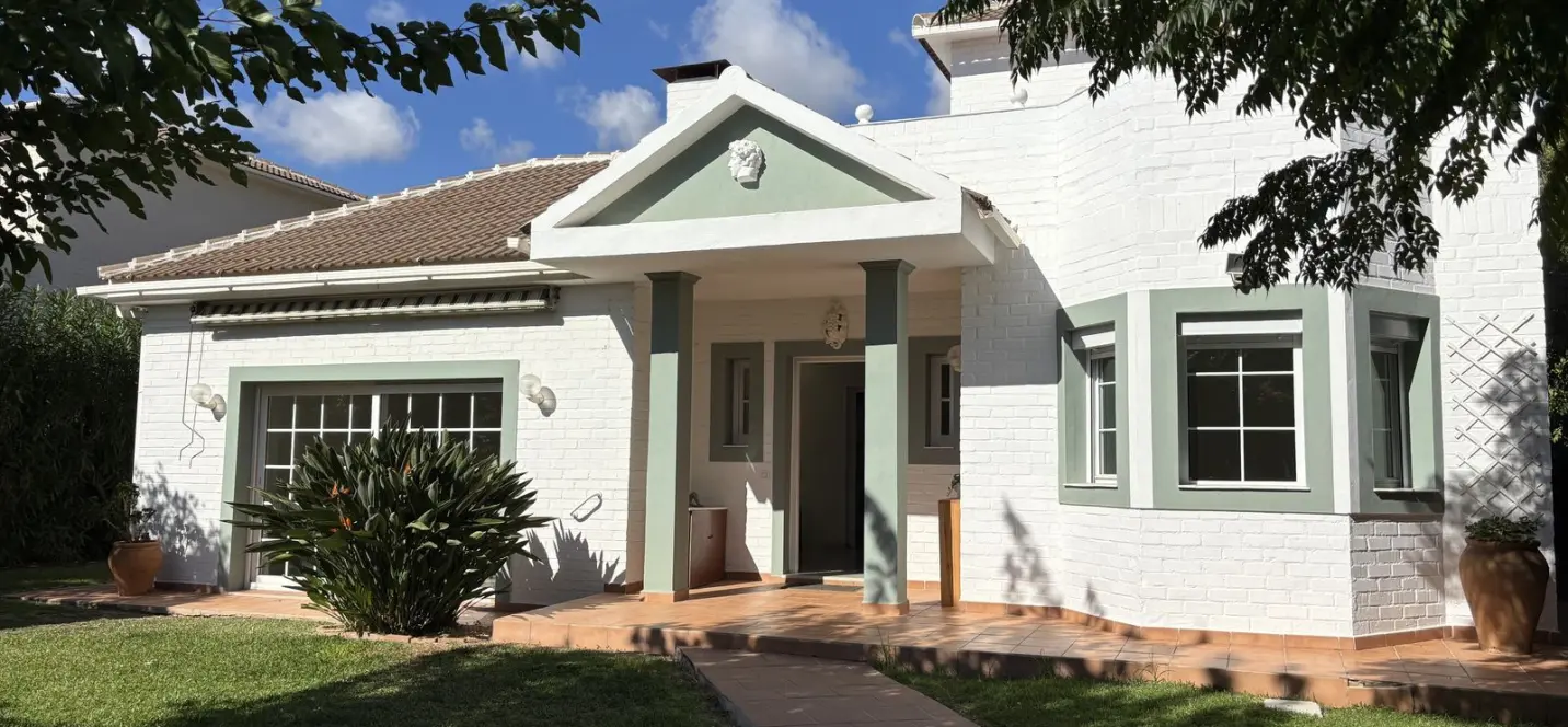 Venta de villa independiente en Calahonda 0