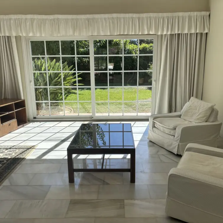 Venta de villa independiente en Calahonda