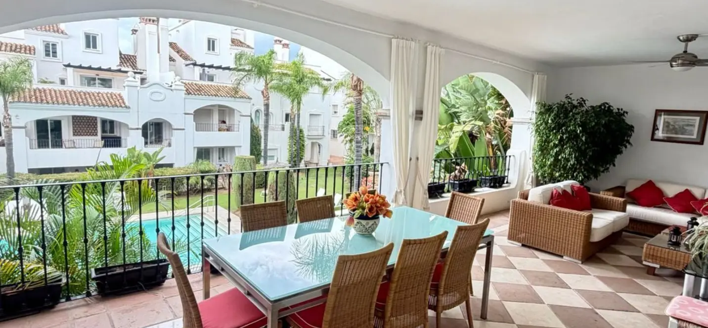 Venta de apartamento en planta media en Marbella 1