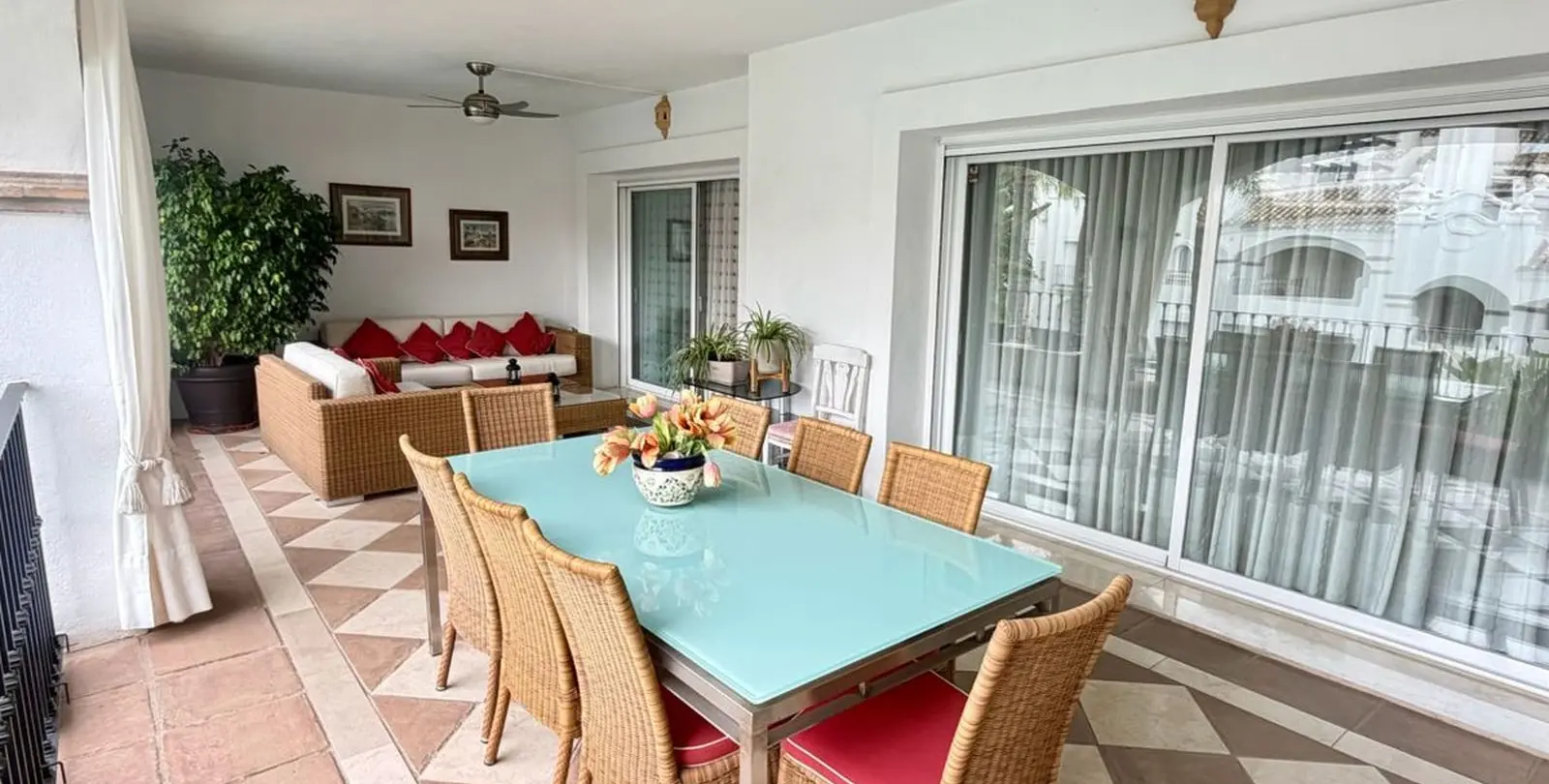 Venta de apartamento en planta media en Marbella 3