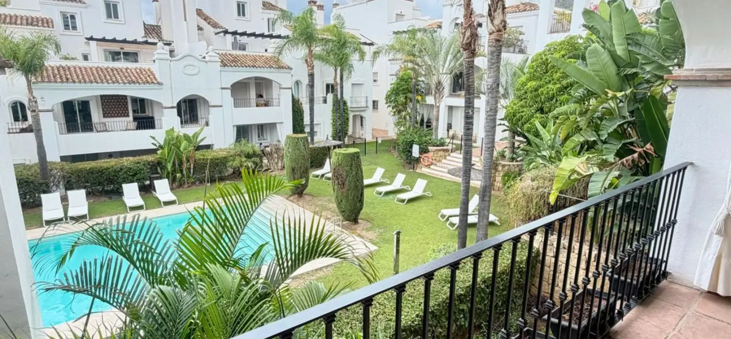 Venta de apartamento en planta media en Marbella 3
