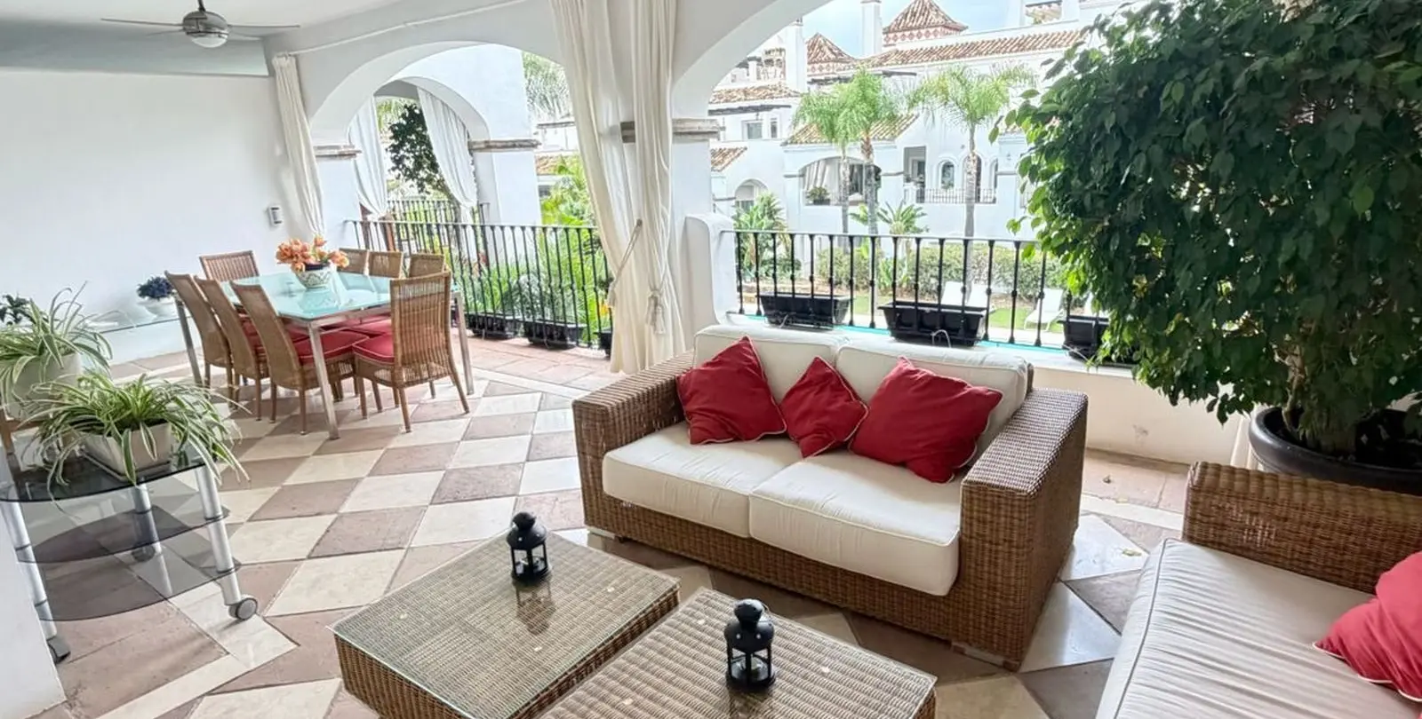 Venta de apartamento en planta media en Marbella 8